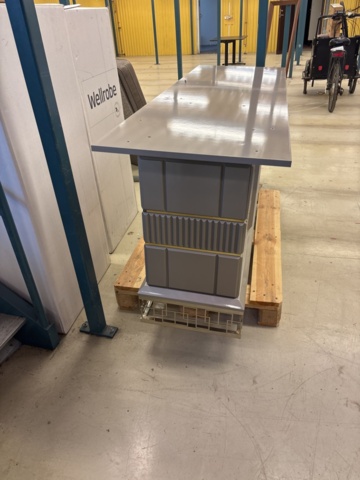 1443703-23 Diverse möblemang/inredning - soffor, byrå, bord