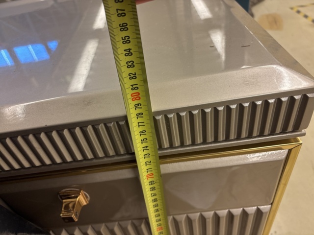 1443703-33 Diverse möblemang/inredning - soffor, byrå, bord