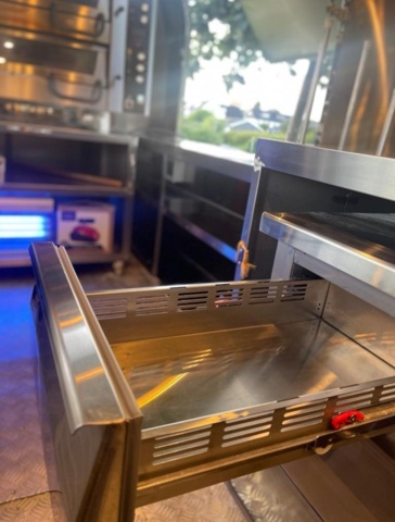 1446884-14 Fullutrustad matvagn / pizzavagn, liknande Airstreamer - 2021