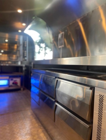 1446884-15 Fullutrustad matvagn / pizzavagn, liknande Airstreamer - 2021