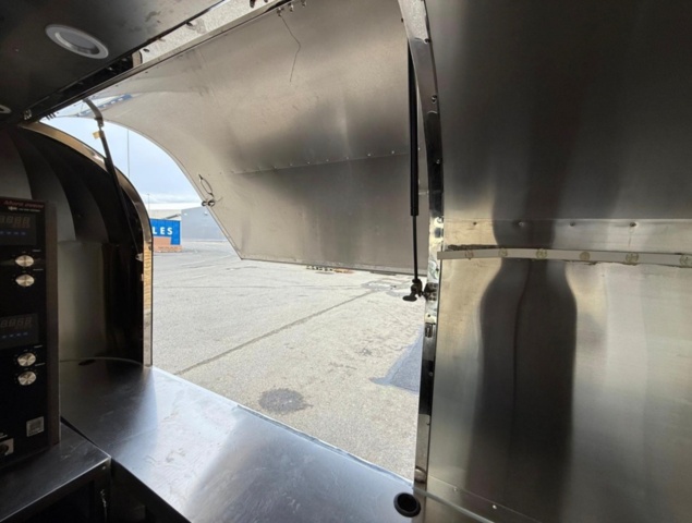1446884-25 Fullutrustad matvagn / pizzavagn, liknande Airstreamer - 2021