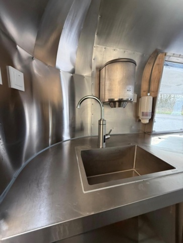 1446884-27 Fullutrustad matvagn / pizzavagn, liknande Airstreamer - 2021