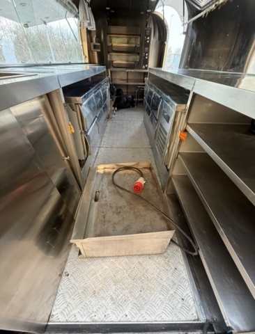 1446884-28 Fullutrustad matvagn / pizzavagn, liknande Airstreamer - 2021