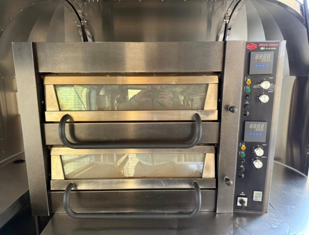 1446884-30 Fullutrustad matvagn / pizzavagn, liknande Airstreamer - 2021