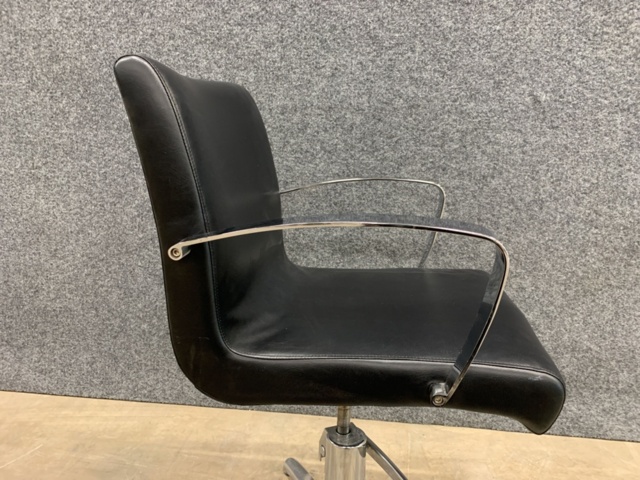 1447225-6 Frisörstol italor