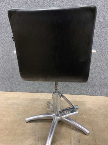 1447225-7 Frisörstol italor