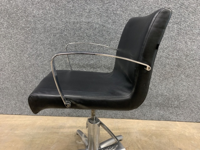 1447225-9 Frisörstol italor