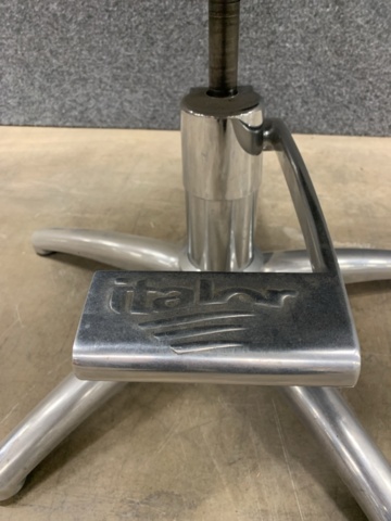 1447226-5 Frisörstol italor