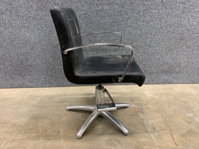 1447226-7 Frisörstol italor