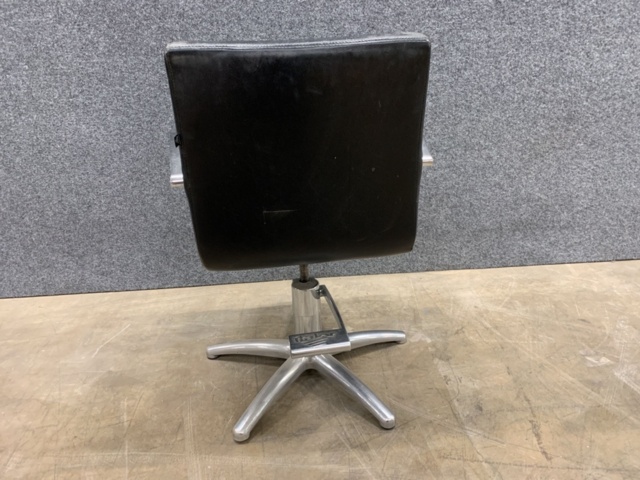 1447226-8 Frisörstol italor