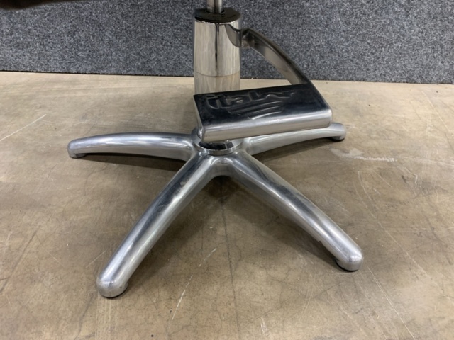 1447227-2 Frisörstol italor