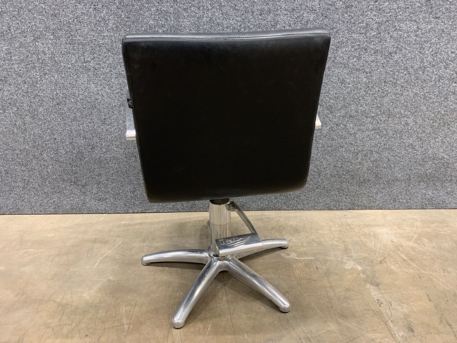 1447227-7 Frisörstol italor