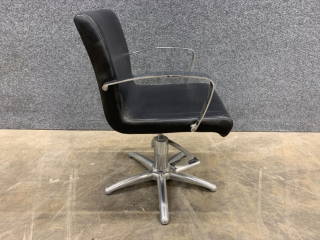 1447228-7 Frisörstol italor