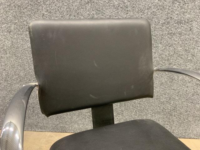 1447229-2 Frisörstol Luga Ressini