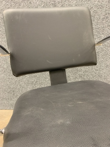 1447229-7 Frisörstol Luga Ressini