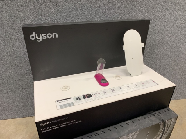 1447237-3 Butiksmonter