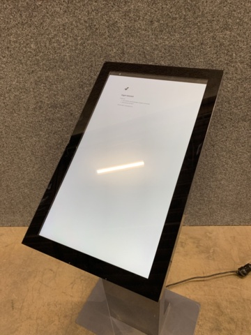 1447238-2 Pekskärm med golvstativ