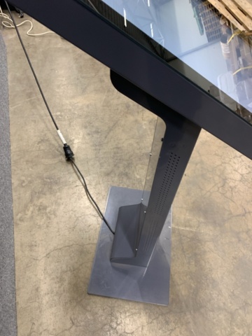 1447238-8 Pekskärm med golvstativ