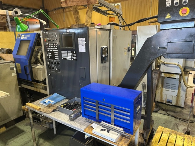 1256081-1 Svarv Hitachi Seiki TS15 2-axlig med spåntranssportör repobj