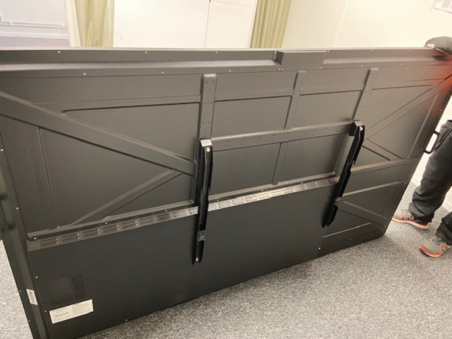 1443694-4 98" Interaktiv pekskärm med konferensutrustning och tillbehör - Clevertouch Pro Series 3