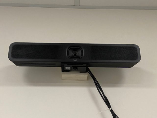 1443695-7 98" Interaktiv pekskärm med konferensutrustning och tillbehör - Clevertouch Pro Series 3