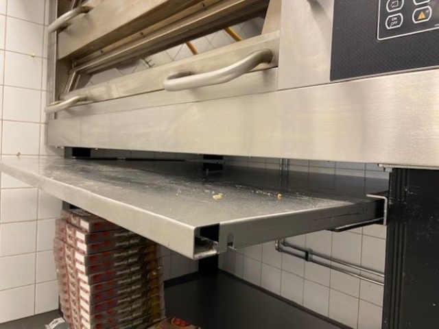 1409360-5 Pizzaugn med 2 däck, och underrede på hjul - Sveba Dahlen DC-22EP