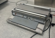 1429966 Professionell bänkmonterad plastfilmsförpackare