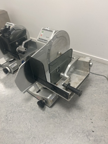 1429967-1 Professionell påläggs-/charkskärare