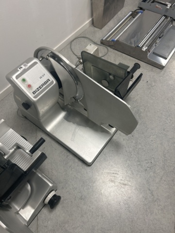 1429967-3 Professionell påläggs-/charkskärare