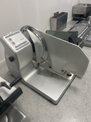 1429967-4 Professionell påläggs-/charkskärare