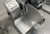 1429968 Professionell påläggs-/charkskärare