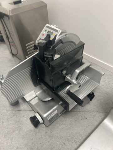 1429968-2 Professionell påläggs-/charkskärare