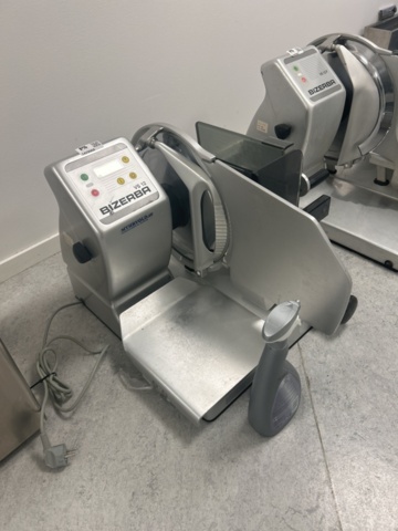 1429968-4 Professionell påläggs-/charkskärare