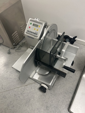 1429968-7 Professionell påläggs-/charkskärare