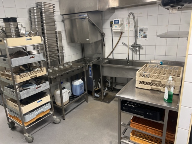 1420305-1 Diskstation - Diskmaskin, inmatningsbänk, mm.