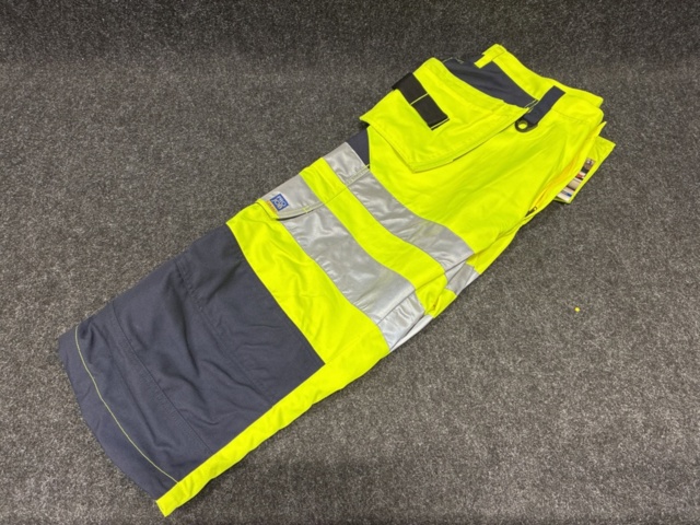 1447338-2 4 pcs protective shorts