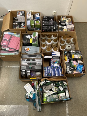 1436322-4 Boxes 12 pcs with mixed products