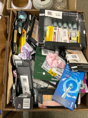 1436322-6 Boxes 12 pcs with mixed products