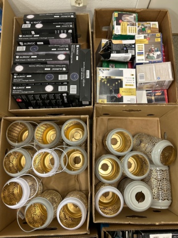 1436322-7 Boxes 12 pcs with mixed products