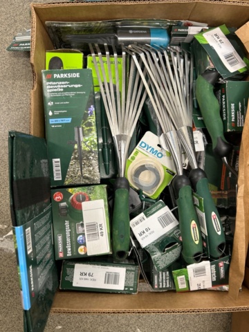 1436322-8 Boxes 12 pcs with mixed products