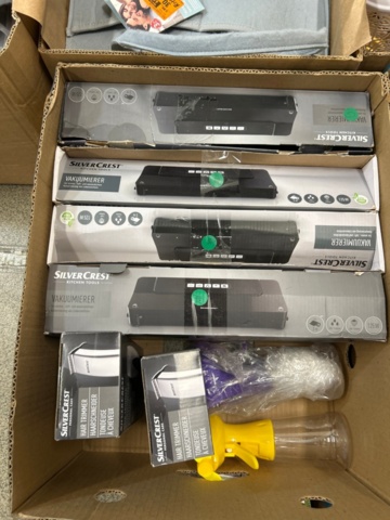 1436322-9 Boxes 12 pcs with mixed products