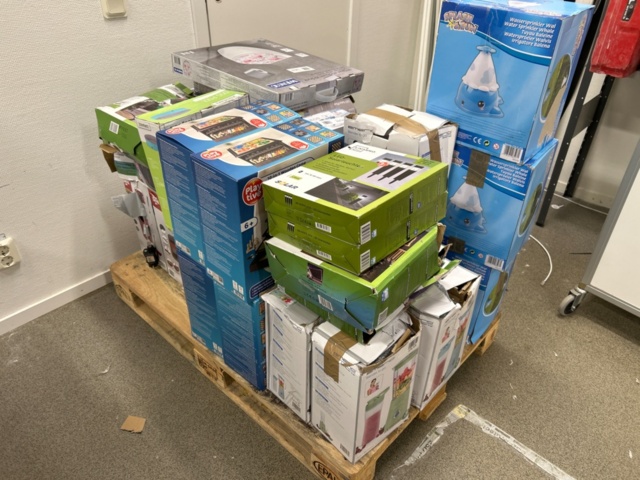 1436324-5 Lot with mixed products