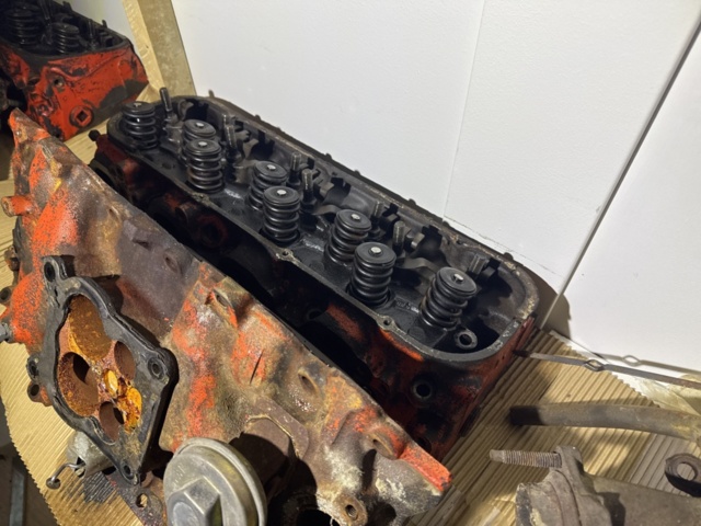 1321199-8 Chevrolet 454 motor i delar