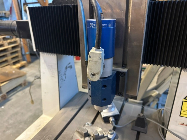 1256086-10 Gravyrfräsmaskin CNC Körner 832S / 500G