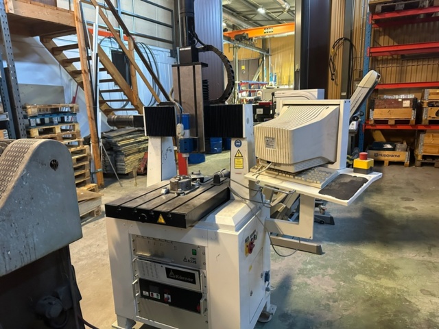 1256086-13 Gravyrfräsmaskin CNC Körner 832S / 500G