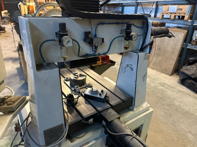 1256086-16 Gravyrfräsmaskin CNC Körner 832S / 500G