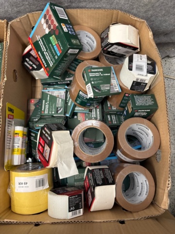 1436447-5 Samling med hem- och trädgårdsredskap