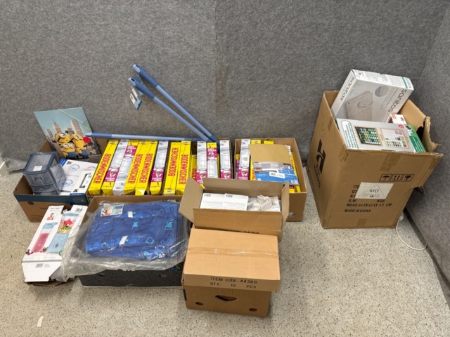 1436448-3 Samling med hushålls- och fritidsprodukter