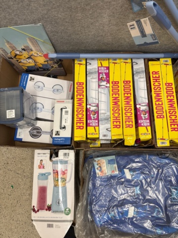 1436448-4 Samling med hushålls- och fritidsprodukter