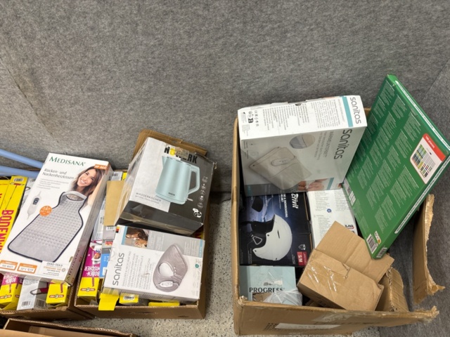 1436448-6 Samling med hushålls- och fritidsprodukter